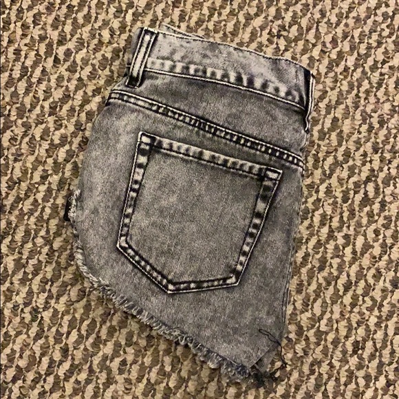 Gray distressed jean shorts - Picture 2 of 2